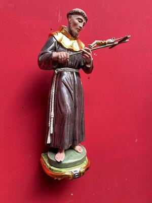 St. Francis Of Assisi Sculpture With Hanging Pedestal en Carved - Wood / Polychrome / Gold Leaf Covered, Southern Germany 20 th century