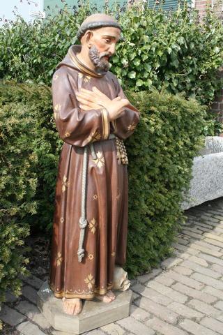 1  St. Fransiscus Statue