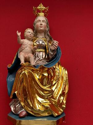 St. Mary & Child Sculpture With Hanging Pedestal en Carved - Wood / Polychrome / Gold Leaf Covered, Southern Germany 20 th century