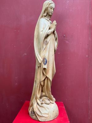 St. Mary Statue By Franz Bernardi en Hand - Carved Wood , Ortisei Italy 20 th century