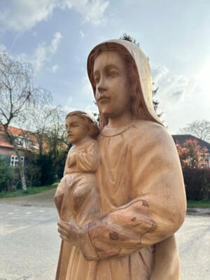 St. Mary With Child  en Hand - Carved Wood , 20 th century ( Anno 1950 )