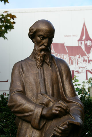 1  St Mattheus Statue