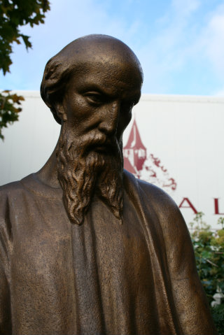 1  St Mattheus Statue