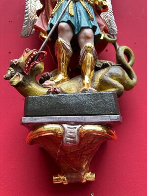 St. Michael Sculpture Wit Hanging Pedestal en Carved - Wood / Polychrome / Gold Leaf Covered, Southern Germany 20 th century