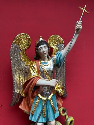 St. Michael Sculpture Wit Hanging Pedestal en Carved - Wood / Polychrome / Gold Leaf Covered, Southern Germany 20 th century