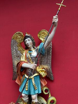 St. Michael Sculpture Wit Hanging Pedestal en Carved - Wood / Polychrome / Gold Leaf Covered, Southern Germany 20 th century