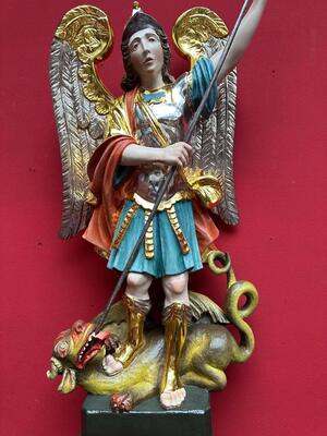 St. Michael Sculpture Wit Hanging Pedestal en Carved - Wood / Polychrome / Gold Leaf Covered, Southern Germany 20 th century