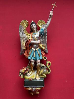 St. Michael Sculpture Wit Hanging Pedestal en Carved - Wood / Polychrome / Gold Leaf Covered, Southern Germany 20 th century
