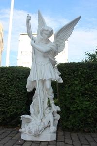 St. Michael Statue en Terra-Cotta, France