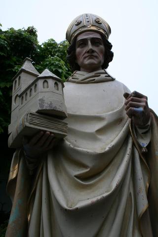 1  St. Willibrordus / St. Servatius Statue