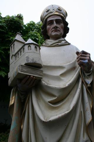 1  St. Willibrordus / St. Servatius Statue