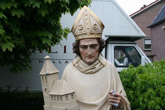 1  St. Willibrordus / St. Servatius Statue