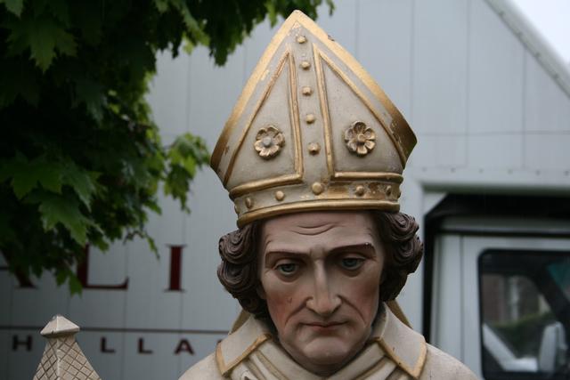 1  St. Willibrordus / St. Servatius Statue