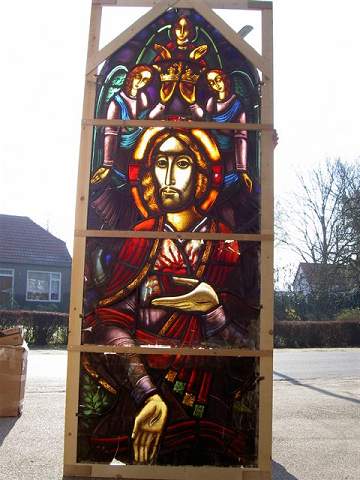 1  Stained Glass Window. Restaurations Needed !
