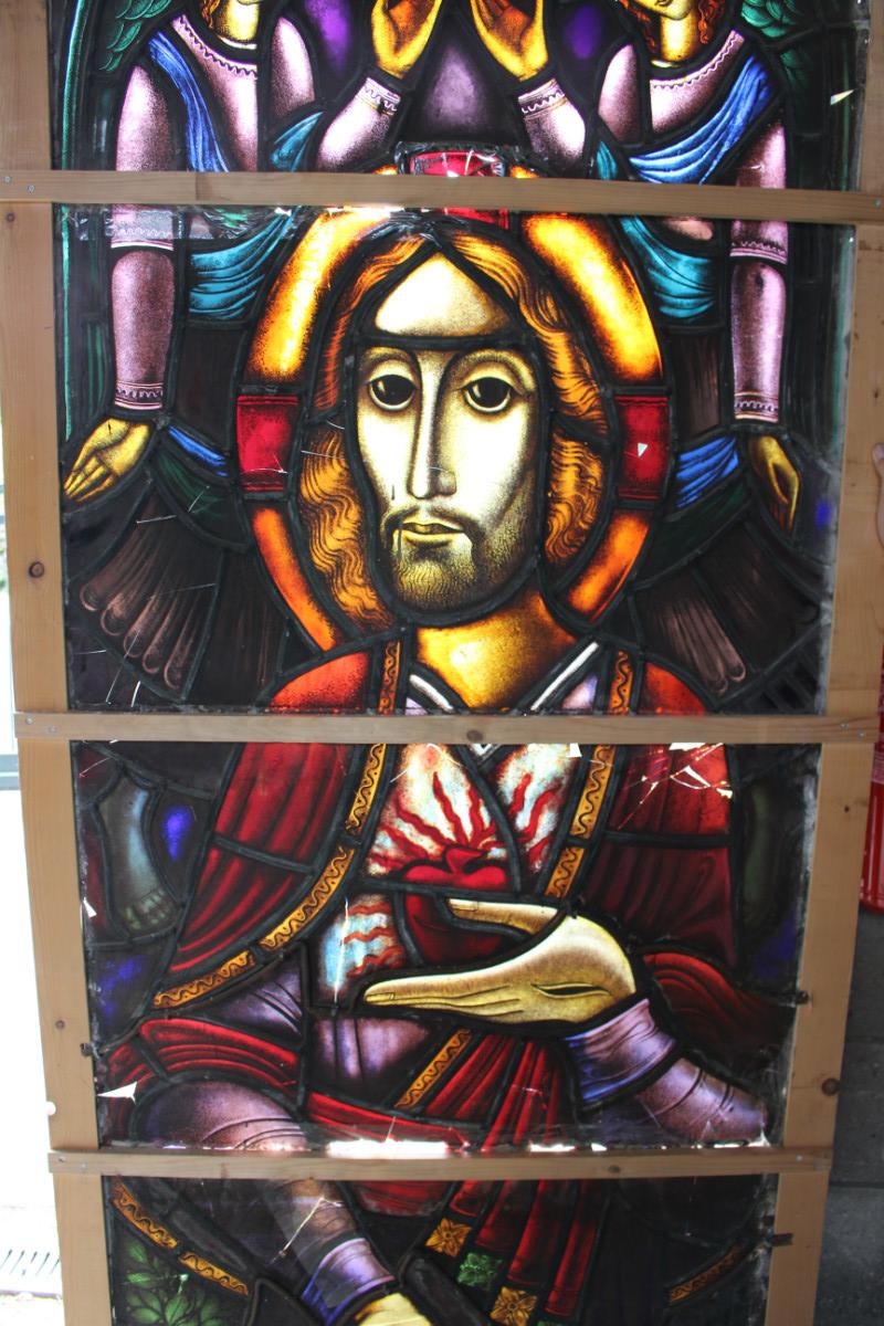 1  Stained Glass Window. Restaurations Needed !