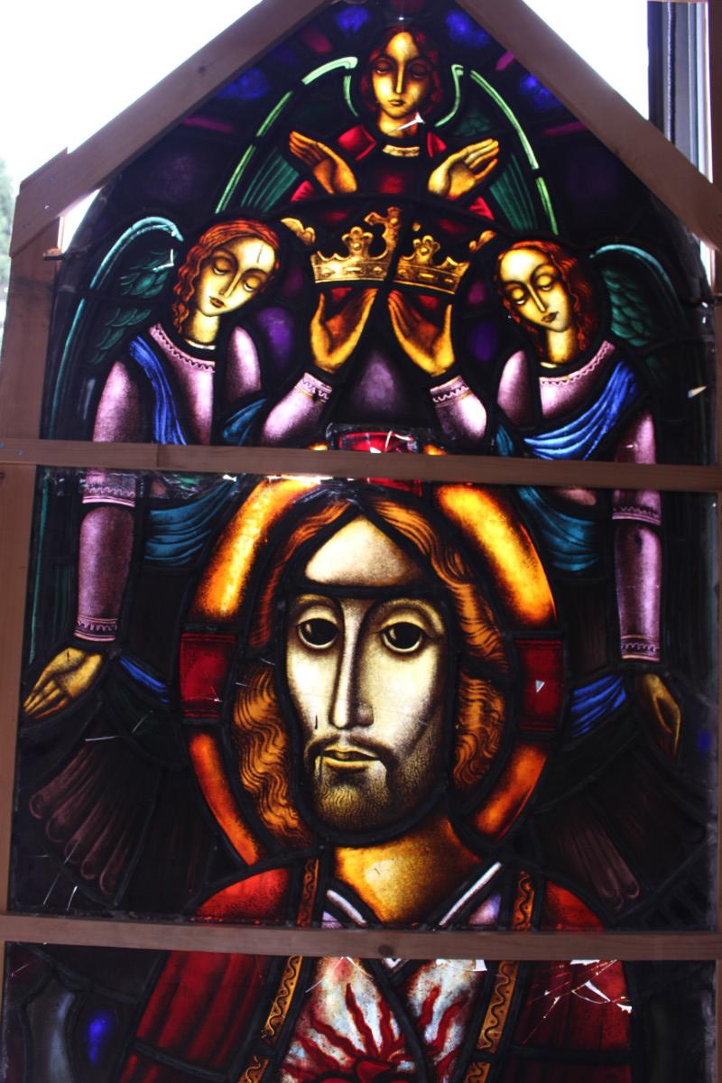 1  Stained Glass Window. Restaurations Needed !