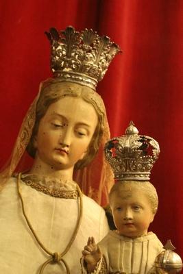 Stake - Madonna en hand-carved wood / Dressed / Silver Atributes, Belgium 19 th century ( anno about 1850 )