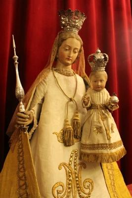 Stake - Madonna en hand-carved wood / Dressed / Silver Atributes, Belgium 19 th century ( anno about 1850 )