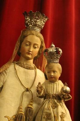 Stake - Madonna en hand-carved wood / Dressed / Silver Atributes, Belgium 19 th century ( anno about 1850 )