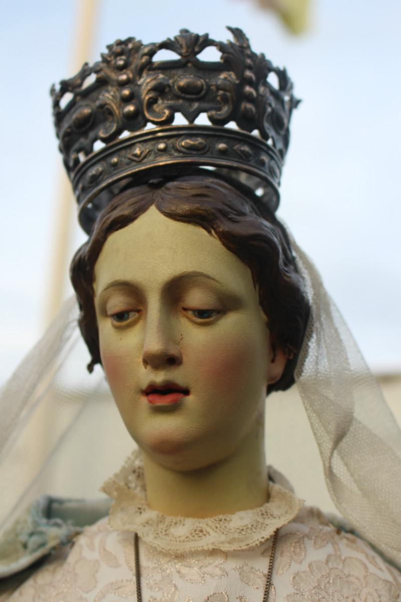 1  Stake - Madonna. Silver Crowns And Scepter.