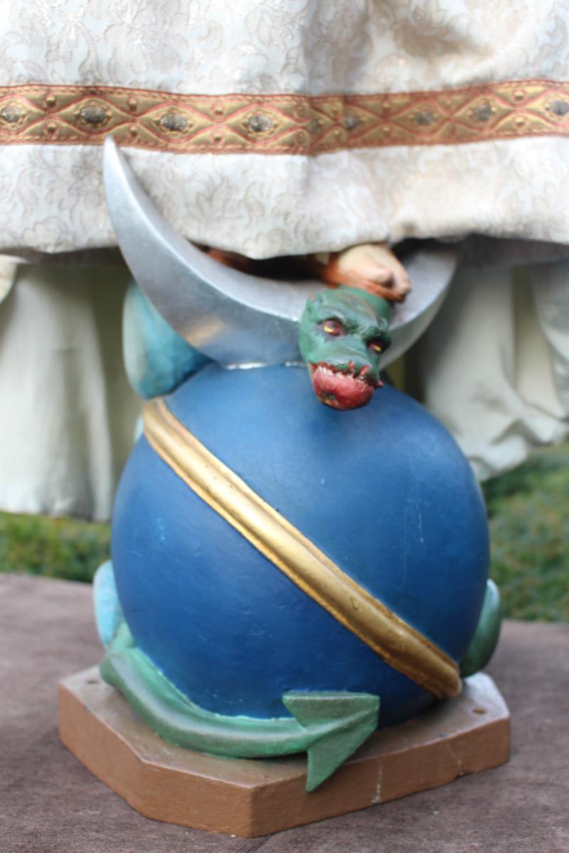 1  Stake - Madonna. Silver Crowns And Scepter.