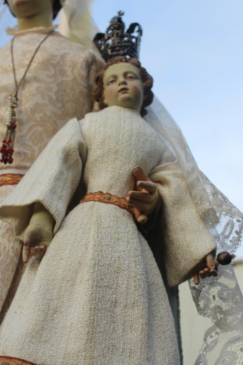 1  Stake - Madonna. Silver Crowns And Scepter.