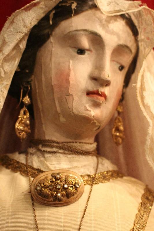 1  Stake - Madonna. Silver Crowns And Scepter.