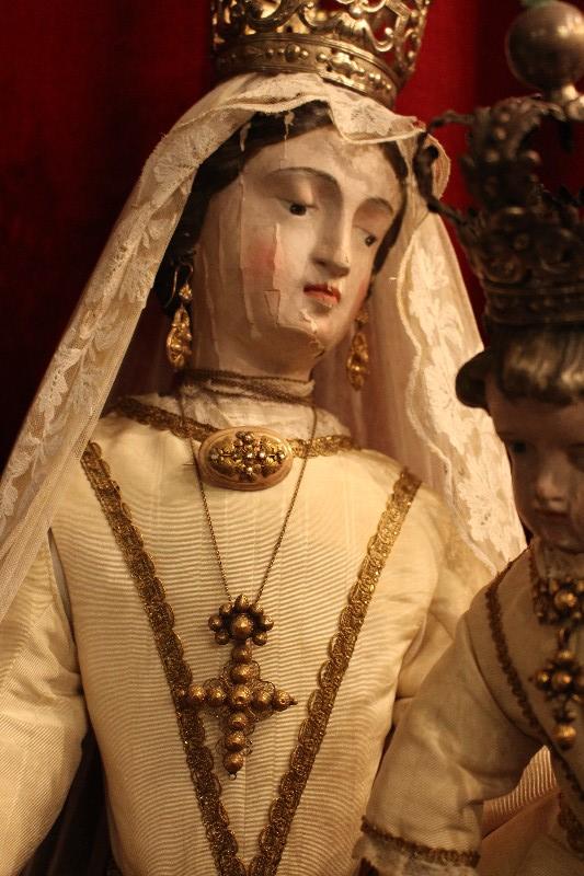 1  Stake - Madonna. Silver Crowns And Scepter.