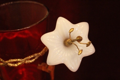 Standing Sanctuary Lamp en Brass / Gilt / Porcelain Lilies / Glass, France 19th century