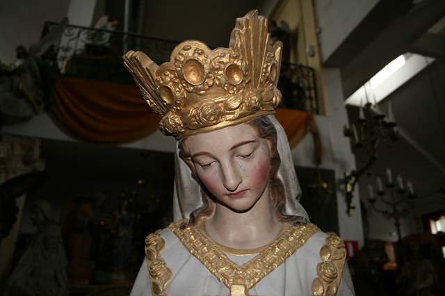 1  Statue: N.D. De La Salette