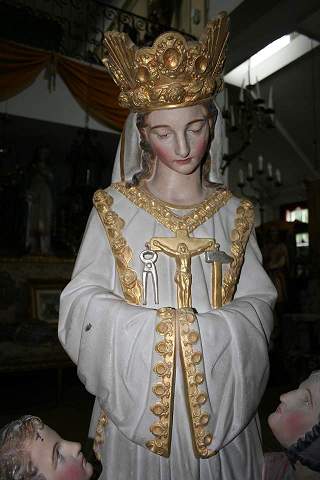 1  Statue: N.D. De La Salette