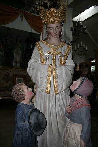 1  Statue: N.D. De La Salette