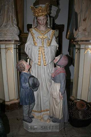 1  Statue: N.D. De La Salette