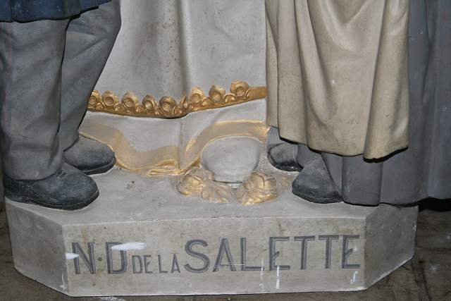 1  Statue: N.D. De La Salette