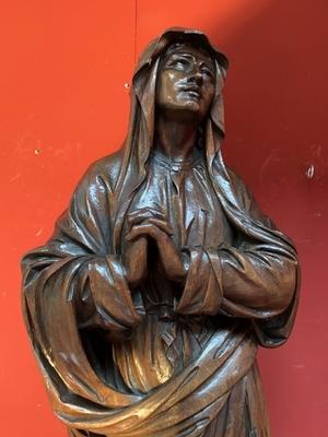 Statue St. Mary Under The Cross. Signed J.V. At Genk en hand-carved wood Oak, Genk - Belgium