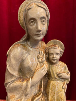 Statue St. Mary With Child  en Terra - Cotta , Beesel Netherlands 20 th century ( Anno 1950 )