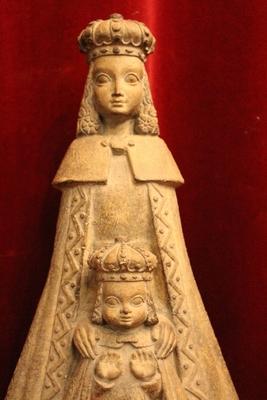 Statue St. Mary With Jesus Of Praque                        en Terra-Cotta, Dutch 20th century ( anno 1940 )