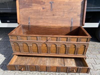 Trunk en Wood, France 18 th century