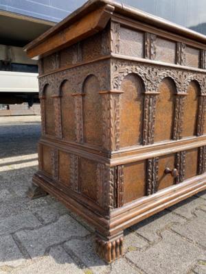 Trunk en Wood, France 18 th century