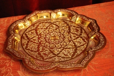 Unique Glass Jug And Matching Brass Platter For Footwashing-Liturgy On Maundy Thursday In Original Case en Brass / Glass, Belgium 19th century