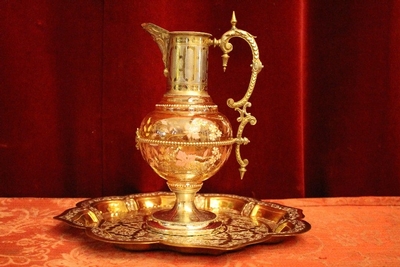 Unique Glass Jug And Matching Brass Platter For Footwashing-Liturgy On Maundy Thursday In Original Case en Brass / Glass, Belgium 19th century