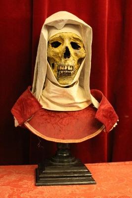 Unique Reliquary Of Blessed Nun / Exhumed Mummified Skull Dressed With Her Original Head - Cover Belgium 18th century