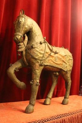 Unusual Antique Hand Carved Wooden Pagent Horse With Brass And Copper Overlay.  Adorned With Decorative Tassels, Chains And Engraved Work  Throughout en Wood / Brass / Copper, Tibet ?