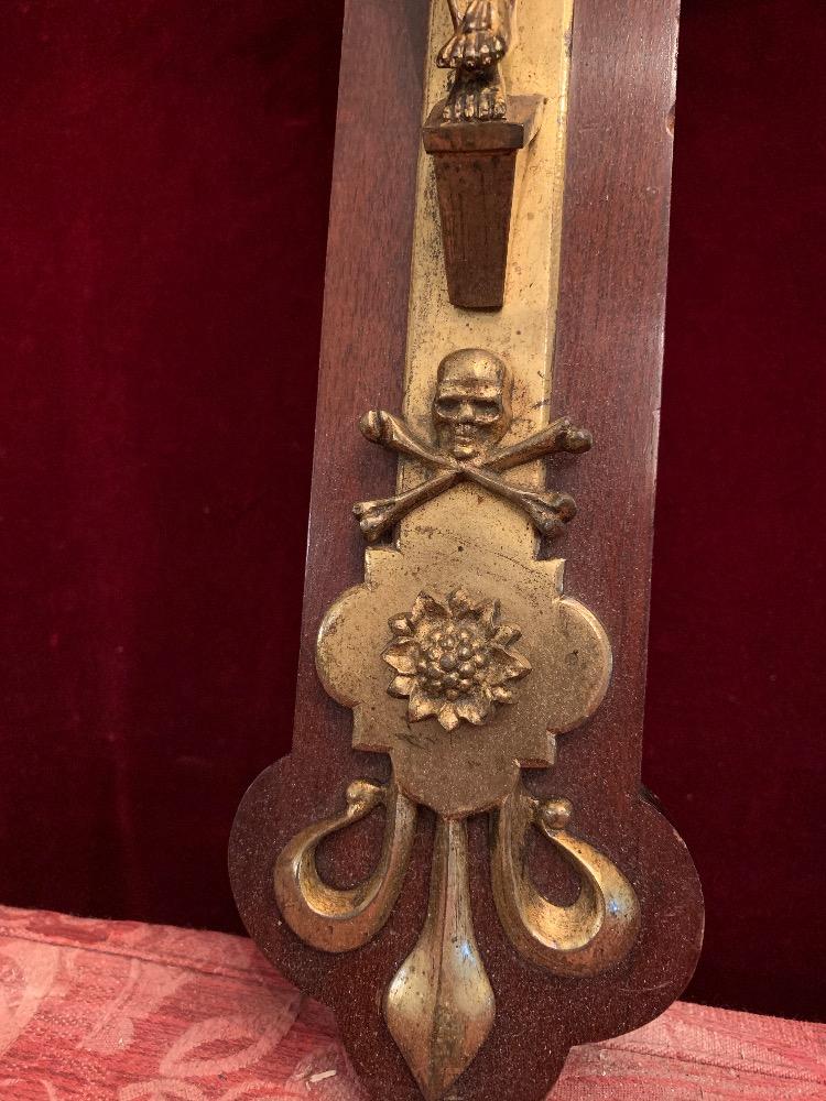 1  Wall - Cross With Corpus