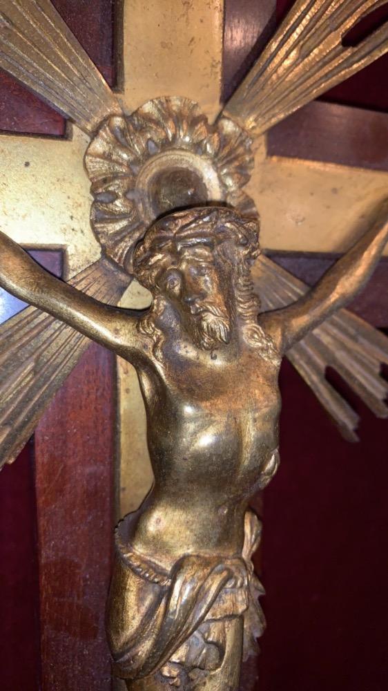 1  Wall - Cross With Corpus