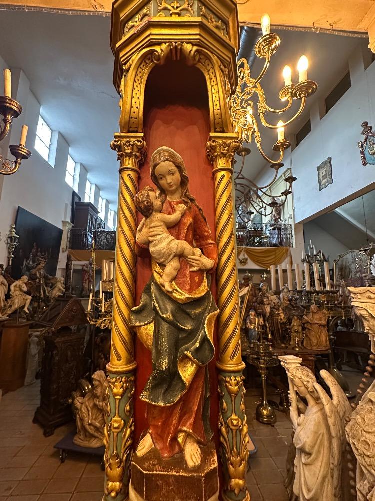 1  Wall Stand With Statue St. Mary