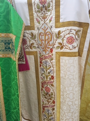 Another Lot Of 100 Used Vestments With Attributes In Very Good Condition en Fabric, The Netherlands 20th century