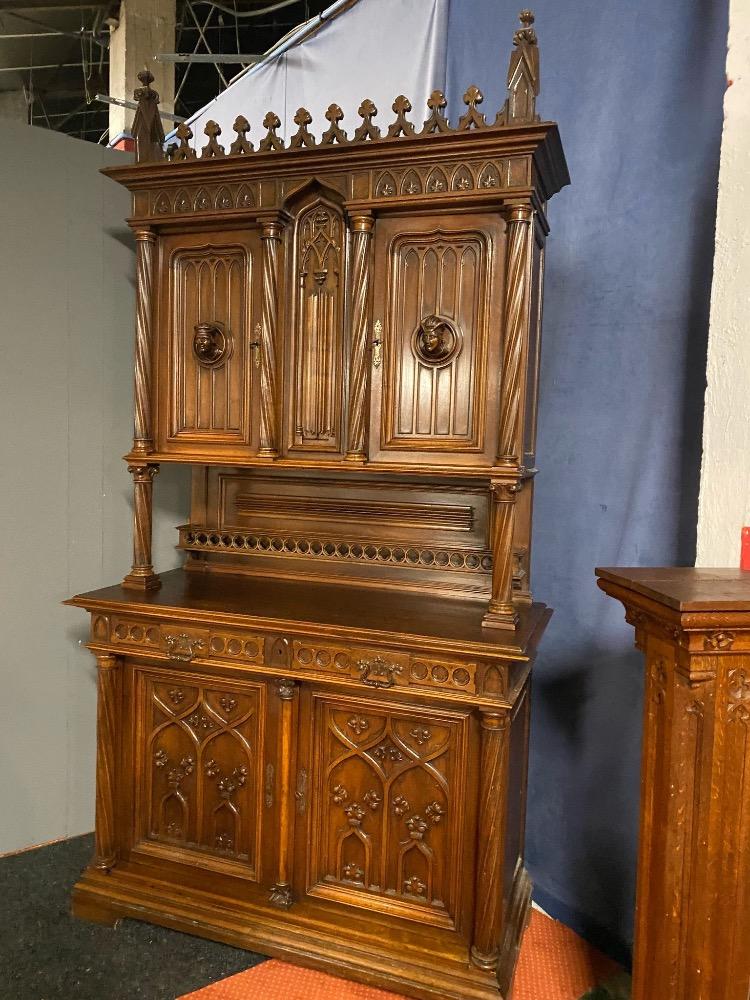 11 Gothic - Style Dining Room
