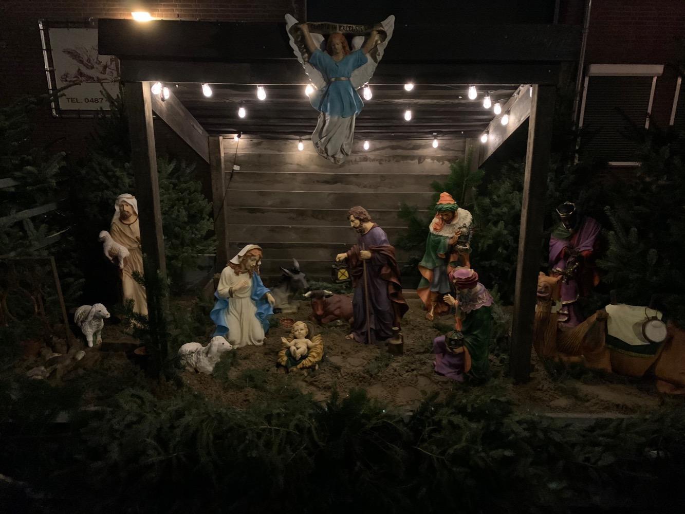 13  Nativity Set Suitable For Outdoor