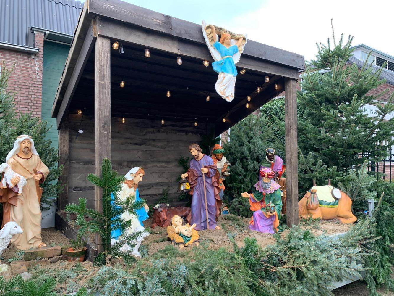 13  Nativity Set Suitable For Outdoor